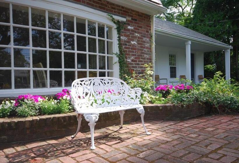 فندق Chatham Seafarer Inn