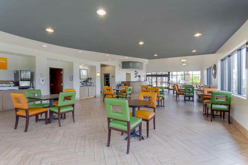 Отель Comfort Suites Kodak Sevierville