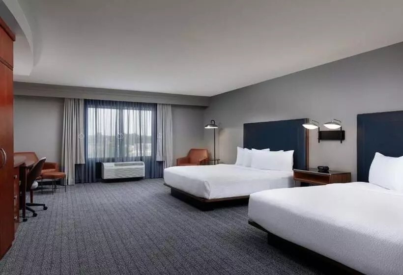 Hotel Courtyard By Marriott Wichita At Old Town