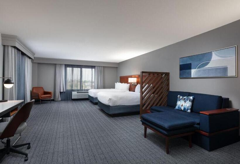 فندق Courtyard By Marriott Wichita At Old Town