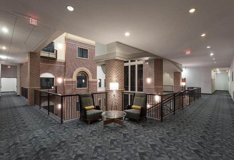 فندق Courtyard By Marriott Wichita At Old Town