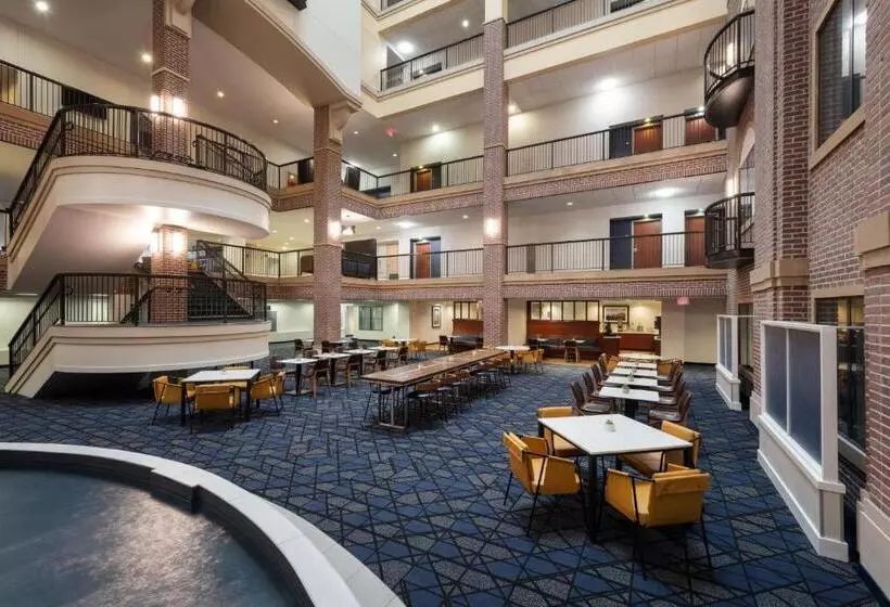 Hotel Courtyard By Marriott Wichita At Old Town