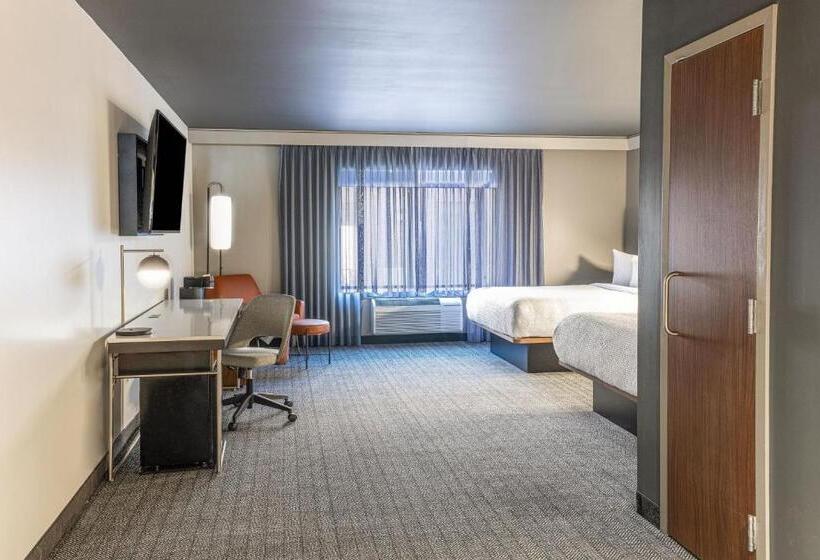 فندق Courtyard By Marriott Wichita At Old Town