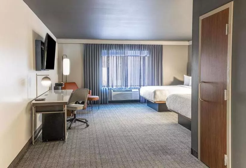 Hotel Courtyard By Marriott Wichita At Old Town