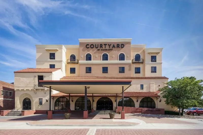 Hotel Courtyard By Marriott Wichita At Old Town