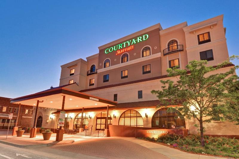 فندق Courtyard By Marriott Wichita At Old Town