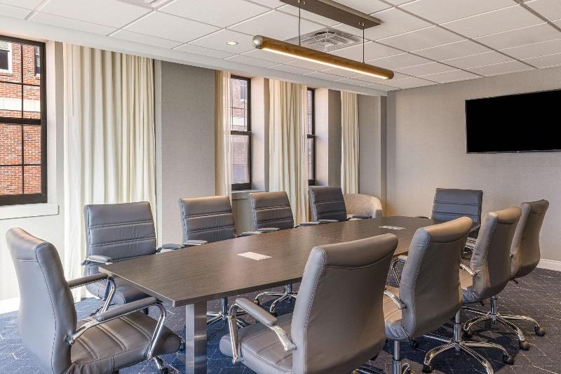 فندق Courtyard By Marriott Wichita At Old Town