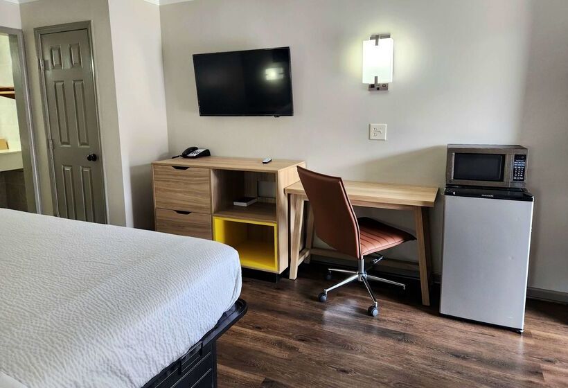 Отель Days Inn By Wyndham Slidell