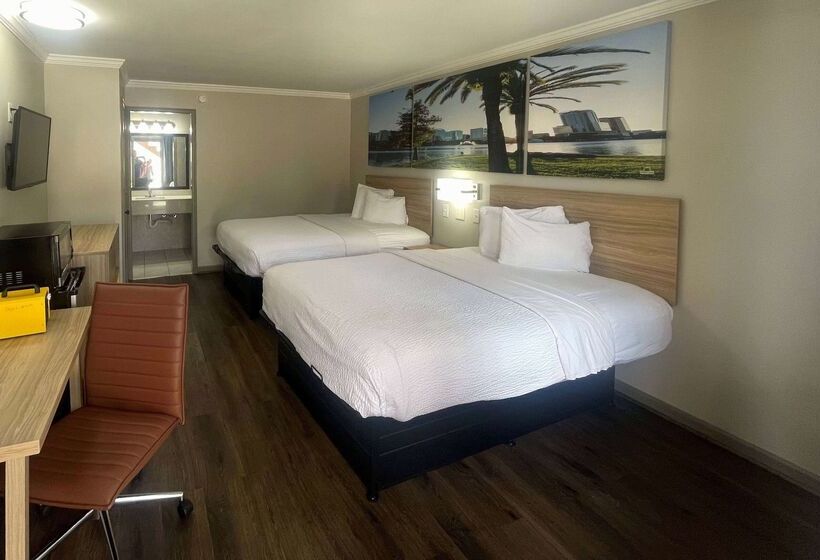 Отель Days Inn By Wyndham Slidell