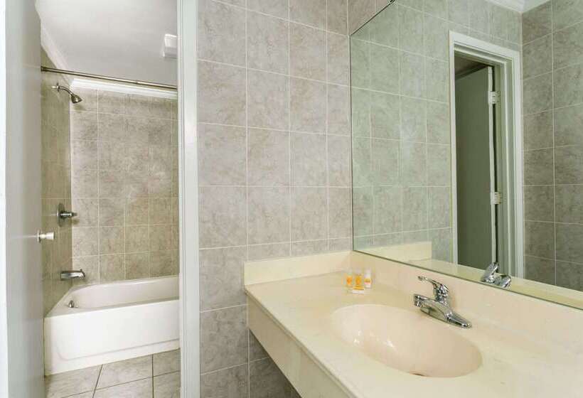 Отель Days Inn By Wyndham Slidell