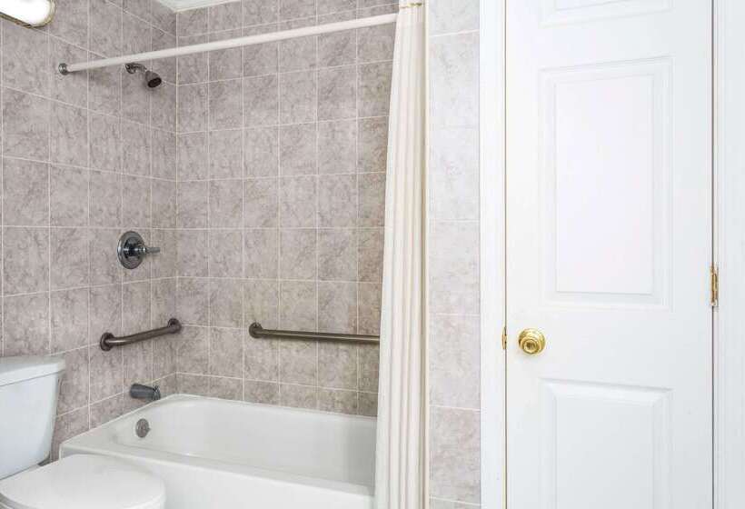 Отель Days Inn By Wyndham Slidell