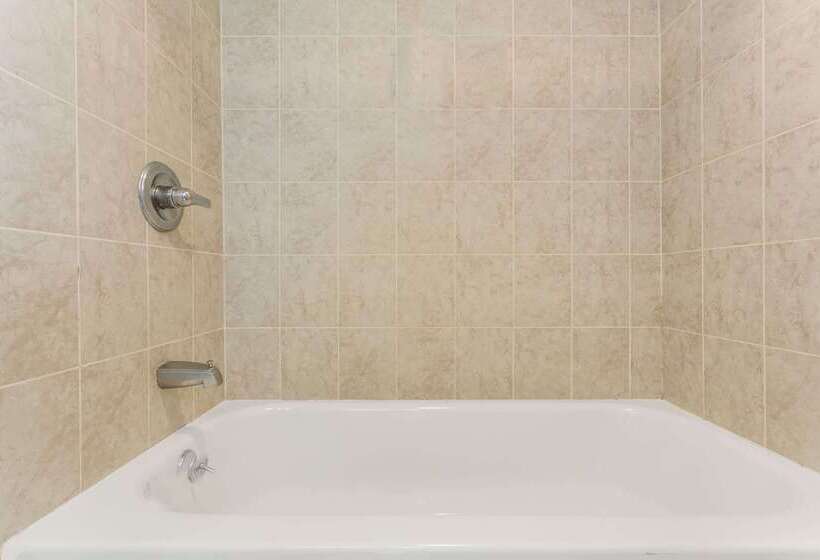 Отель Days Inn By Wyndham Slidell