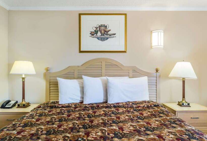 Отель Days Inn By Wyndham Slidell