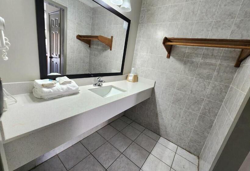 Отель Days Inn By Wyndham Slidell