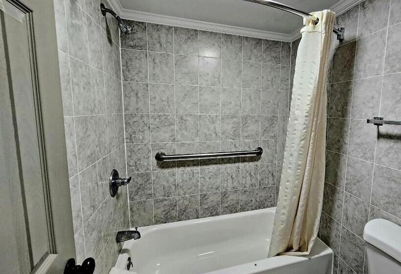 Отель Days Inn By Wyndham Slidell