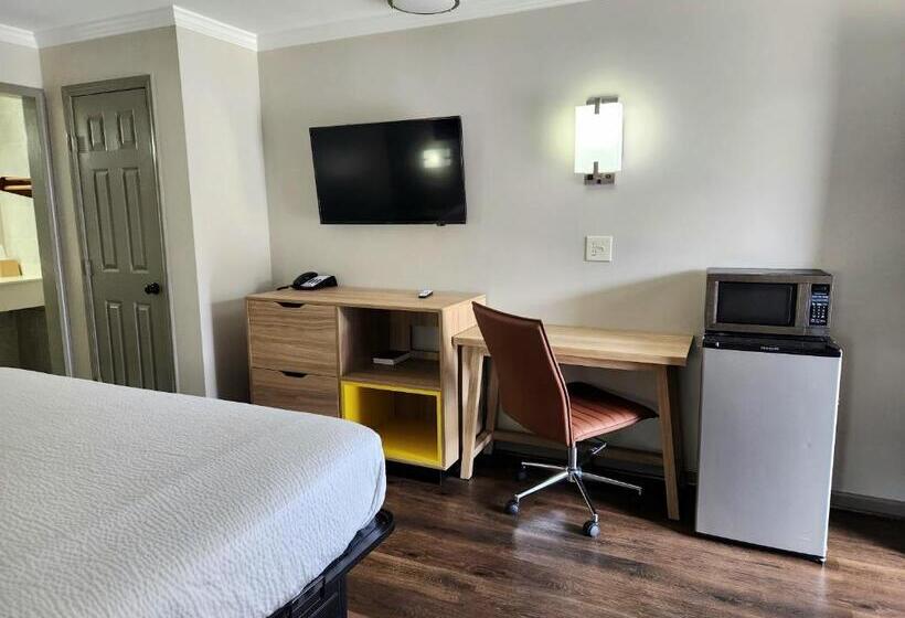 Отель Days Inn By Wyndham Slidell