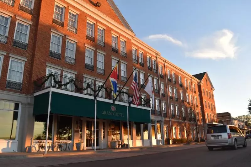 Natchez Grand Hotel On The River