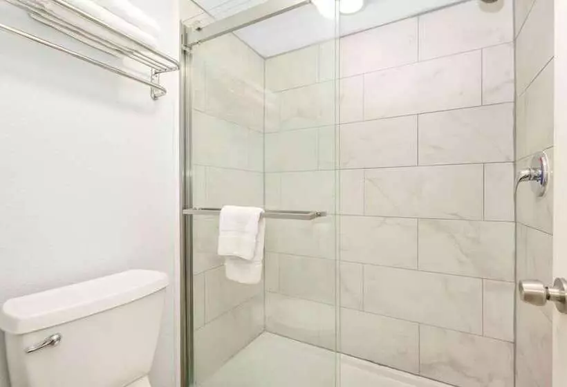 Hotelli Grove City Travel Inn Columbus South