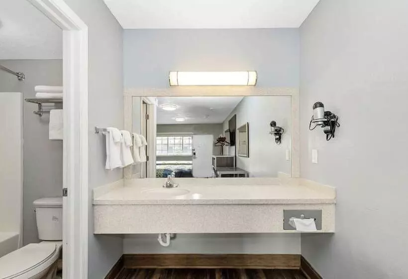 Hotelli Grove City Travel Inn Columbus South