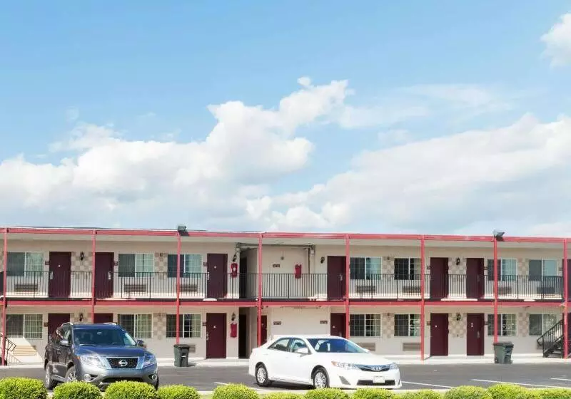 Hotelli Grove City Travel Inn Columbus South