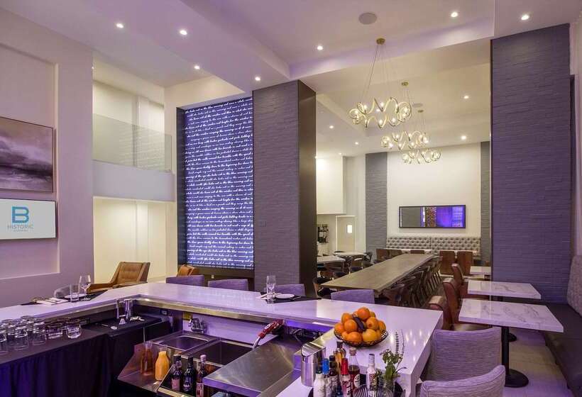 Hotelli Tryp By Wyndham Savannah