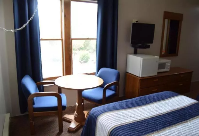 Lake Ontario Motel & Inn