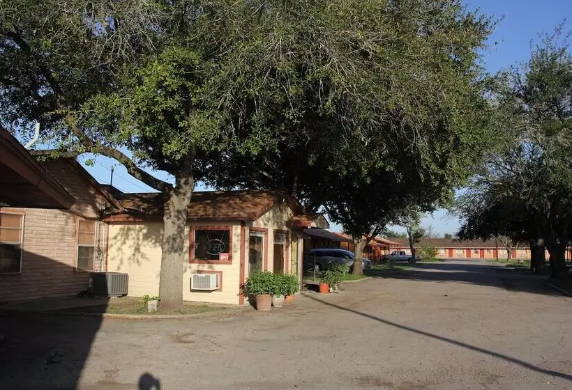 モーテル Lakeside Inn & Suites