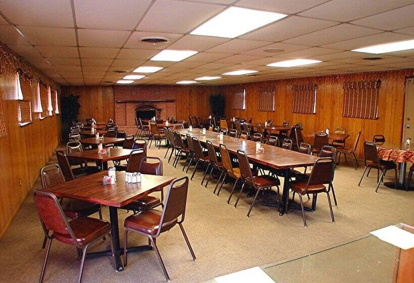 فندق على الطريق Lakeside Inn & Suites