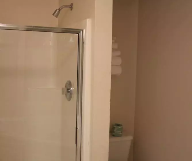 モーテル Lakeside Inn & Suites