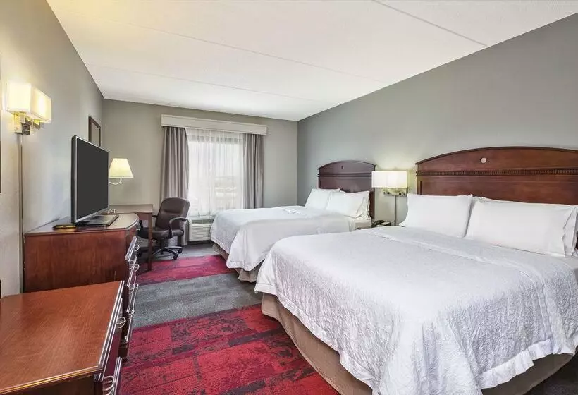 Hampton Inn & Suites Madison West