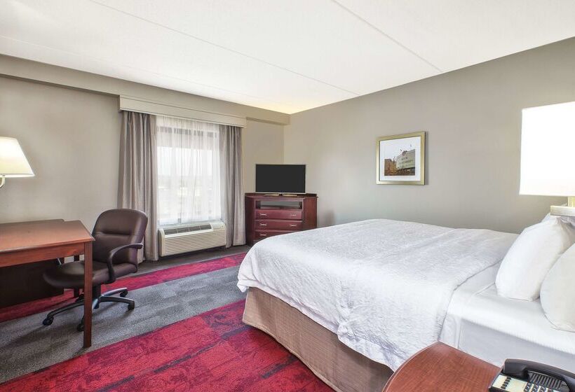 Hampton Inn & Suites Madison West