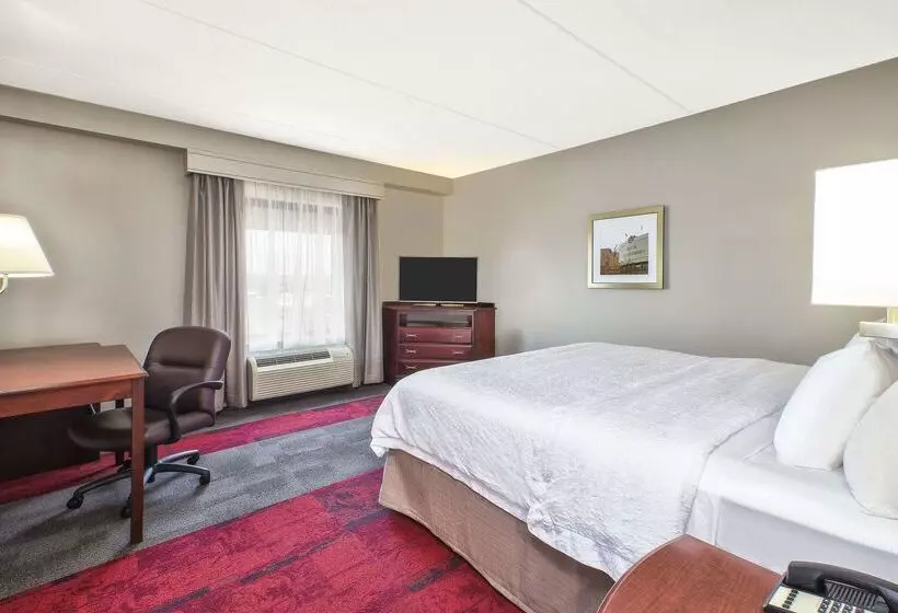 Hampton Inn & Suites Madison West