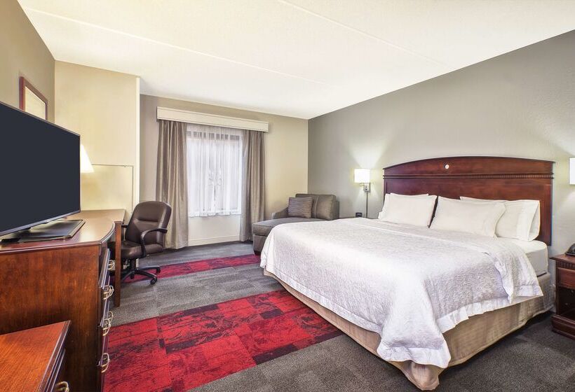 Hampton Inn & Suites Madison West