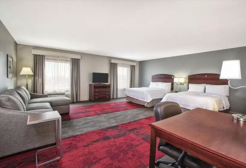 Hampton Inn & Suites Madison West