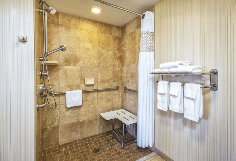 Hampton Inn & Suites Madison West