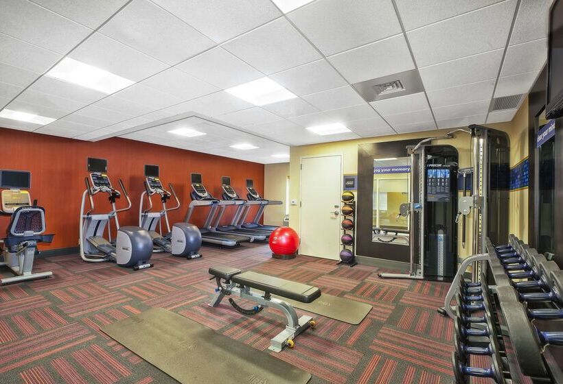 Hampton Inn & Suites Madison West