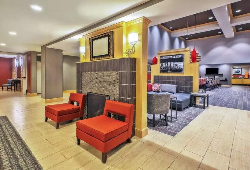 Hampton Inn & Suites Madison West