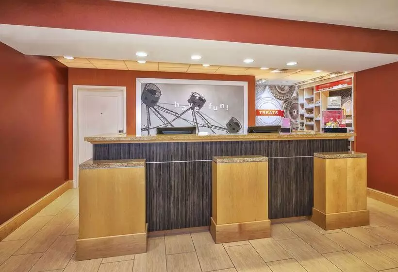 Hampton Inn & Suites Madison West