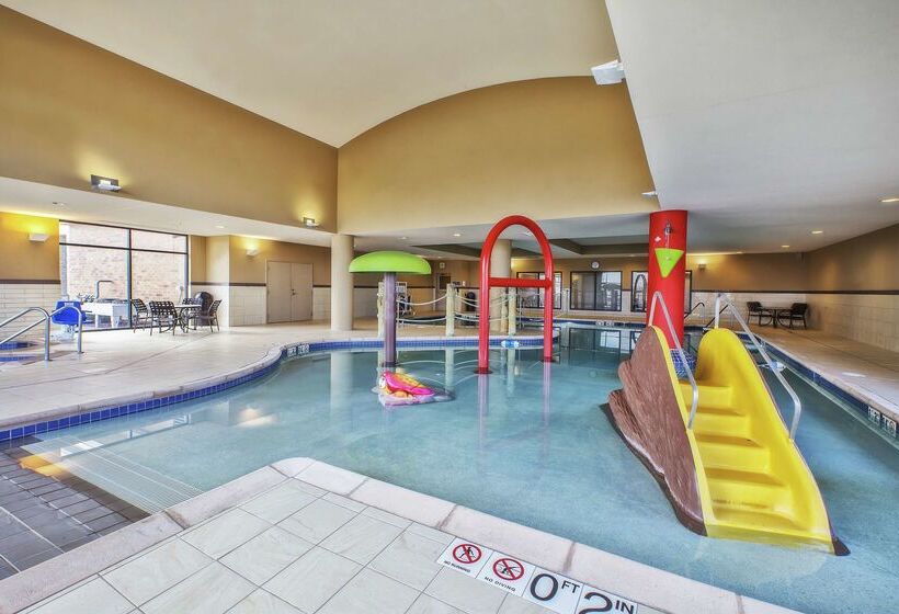 Hampton Inn & Suites Madison West