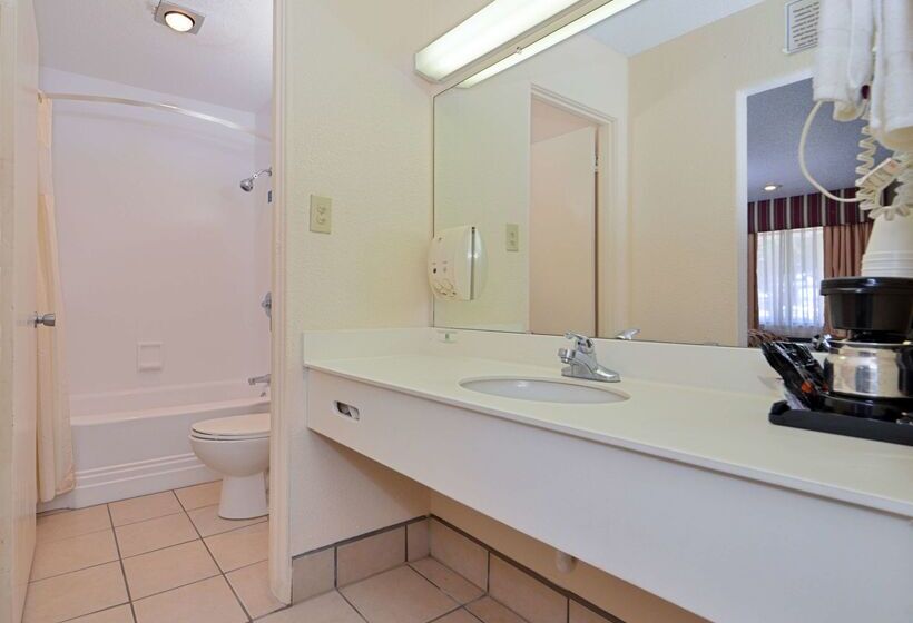 فندق Americas Best Value Inn Lubbock East