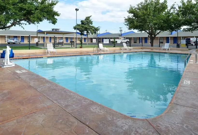 בית מלון כפרי Americas Best Value Inn Lubbock East