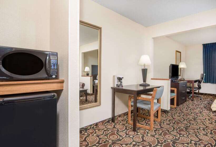 Отель Baymont By Wyndham Casper East