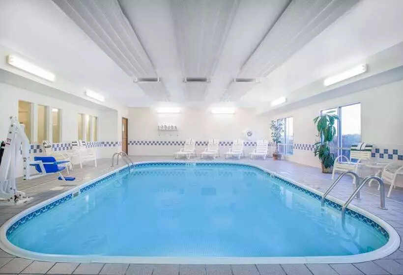 בית מלון כפרי Baymont By Wyndham Casper East