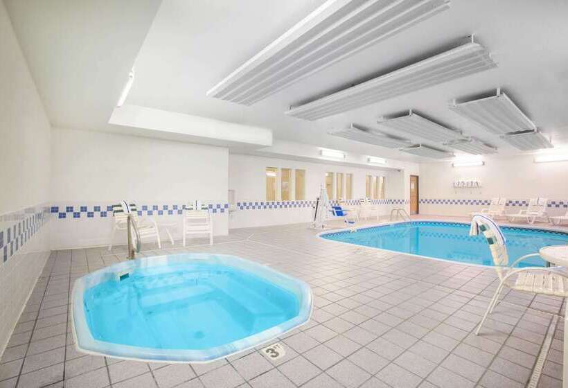 Отель Baymont By Wyndham Casper East