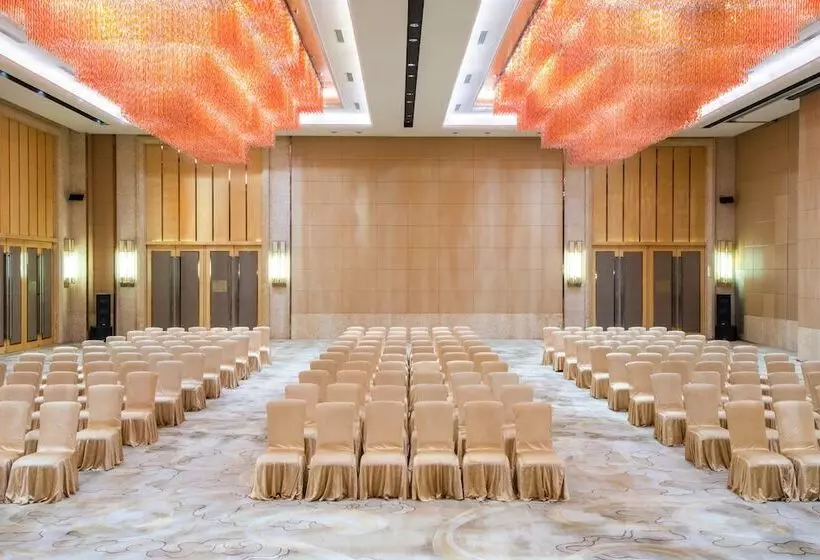 Отель Crowne Plaza Lanzhou By Ihg