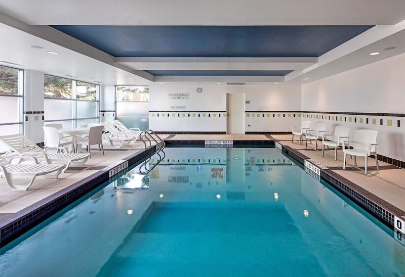 فندق Fairfield Inn & Suites By Marriott Toronto Mississauga