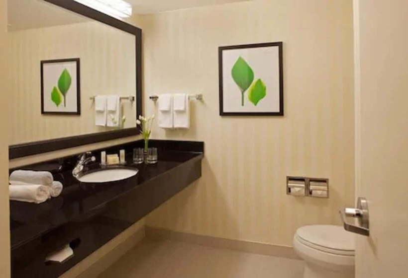 فندق Fairfield Inn & Suites By Marriott Toronto Mississauga
