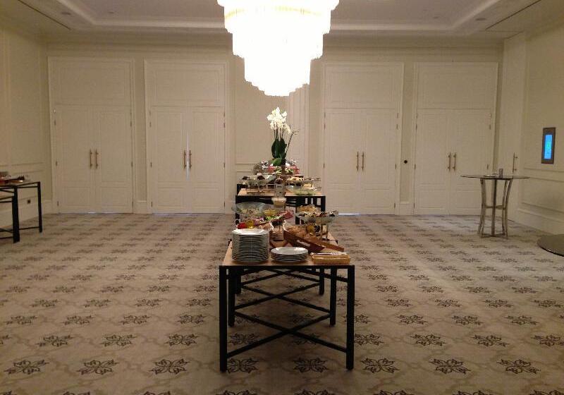 Four Seasons Hotel Baku