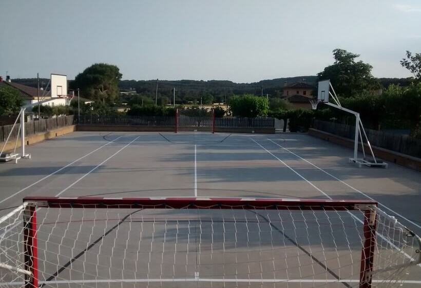 Отель Les Roques