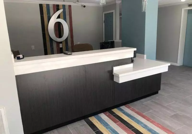 Отель Studio 6 Vicksburg, Ms  Downtown